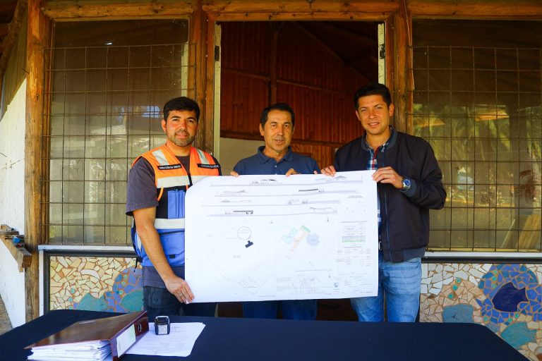 Dos nuevos proyectos para nuestra comuna: Realizamos entrega de Terreno de dos nuevas iniciativas – Construcción Centro de la Mujer de Llico y Construcción de Graderías con accesibilidad universal en el Estadio Estrella Azul de Llico