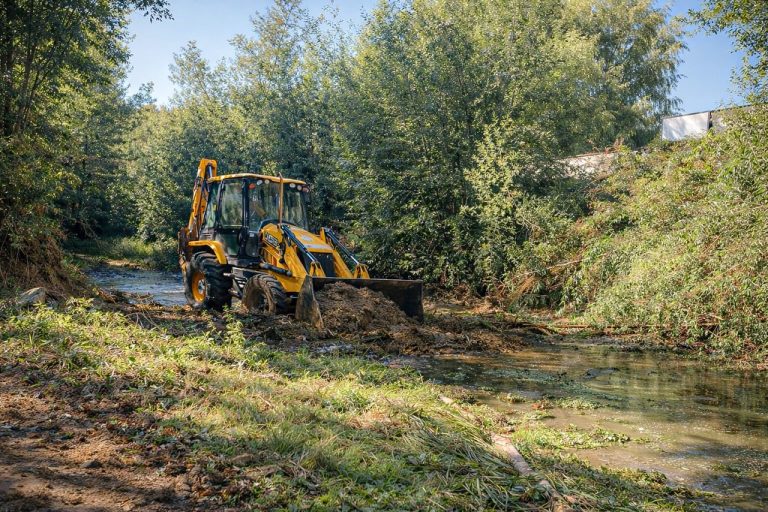 Operativo de limpieza y encauzamiento estero Vichuquén
