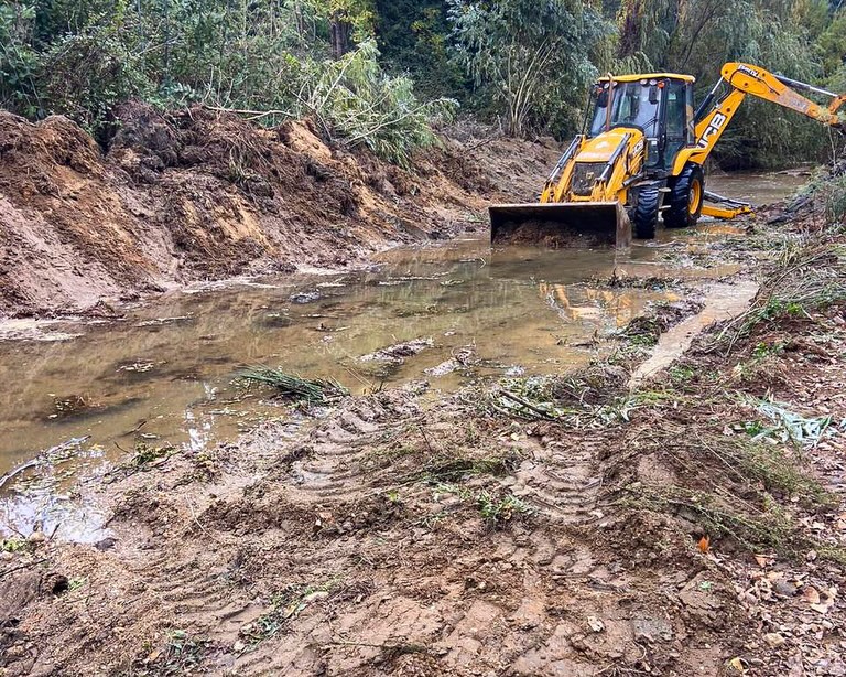 Refuerzan trabajos de limpieza y encauzamiento en el estero de Vichuquén