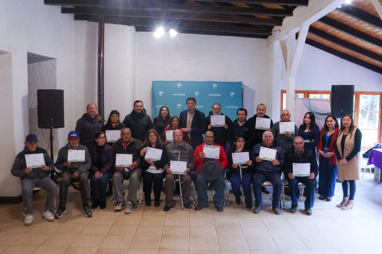 PERSONAS MAYORES DE NUESTRA COMUNA RECIBEN CERTIFICACIÓN DEL PROGRAMA VÍNCULOS 2023