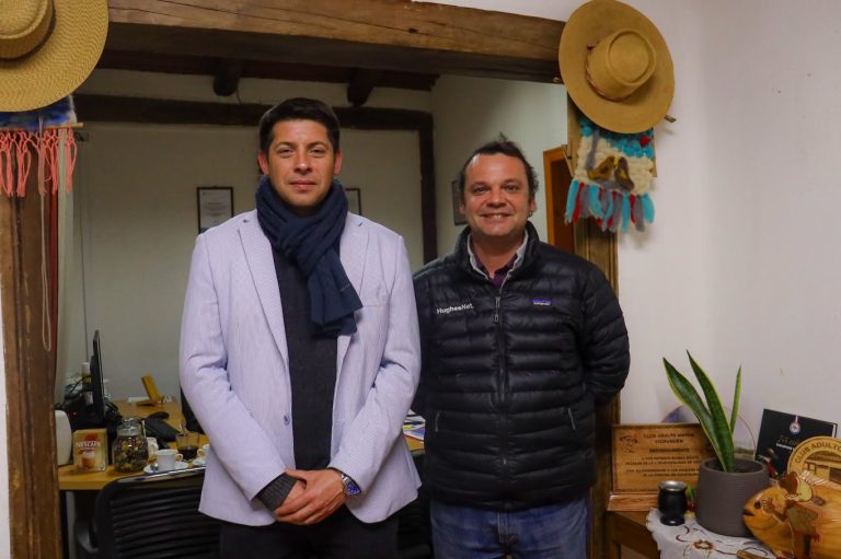 Vichuquén fortalece alianza con HughesNet para mejorar la conectividad rural 