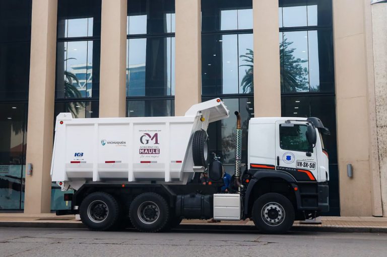 ¡Vichuquén sigue avanzando! Nuevo camión tolva fortalecerá el trabajo municipal y la atención a la comunidad