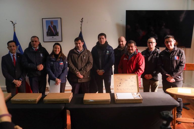 Vichuquén recibe kit satelital para asegurar conectividad ante emergencias en zonas aisladas
