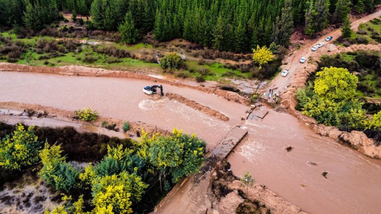 Alcalde lidera despliegue en terreno para evaluar conectividad y necesidades en la comuna tras el nuevo sistema frontal