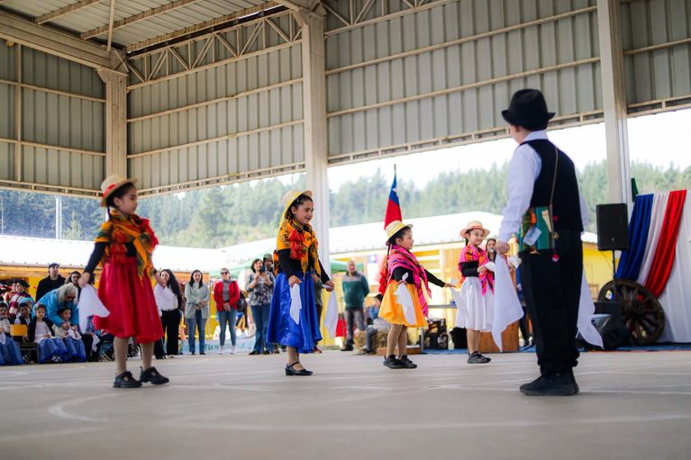 Celebración del Día de la Chilenidad y Muestra Folclórica en la Escuela Lago Vichuquén